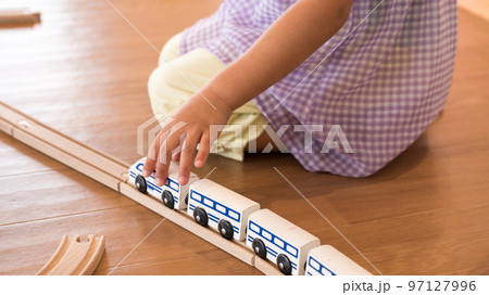 キッズの室内遊びイメージ/電車の玩具 キッズの室内遊びイメージ/電車の玩具 97127996