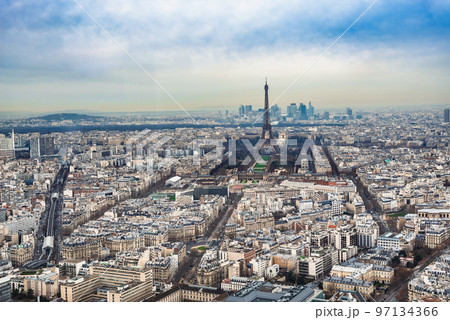 エッフェル塔とパリ広域 97134366