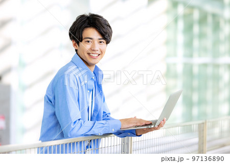 男性　エンジニア　ベンチャー 97136890