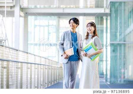 大学生 男女 大学生 男女 97136895