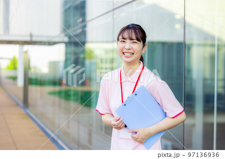 医療福祉　女性 97136936