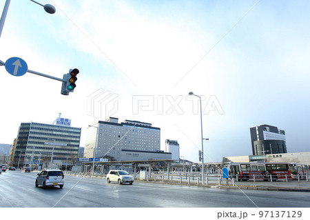 冬の北海道　函館駅周辺の風景　 97137129