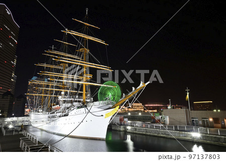日本丸 横浜みなとみらい 夜景 日本丸 横浜みなとみらい 夜景 97137803