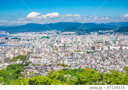 広島市西部の沿岸部を展望しています。江波皿山公園、江波山公園が見えます。佐伯区まで見えます。広島県 広島市西部の沿岸部を展望しています。江波皿山公園、江波山公園が見えます。佐伯区まで見えます。広島県 97139338