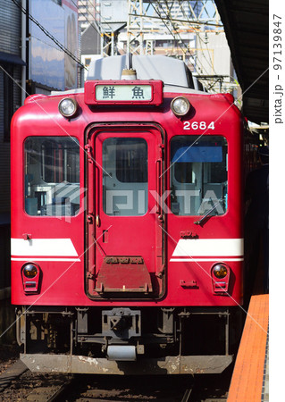 近鉄　鮮魚電車　先頭写真（駅構内） 97139847