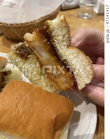 エビカツバーガーの断面 エビカツバーガーの断面 97141417