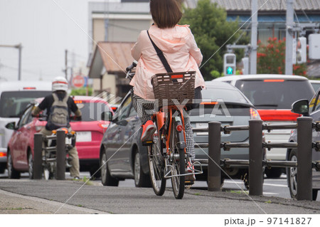 歩道の自転車 歩道の自転車 97141827