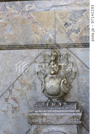 築地本願寺　本堂（本館）伊東忠太の幻獣彫刻 97142295