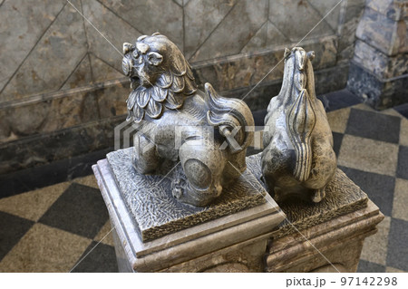 築地本願寺　本堂（本館）伊東忠太の幻獣彫刻 97142298