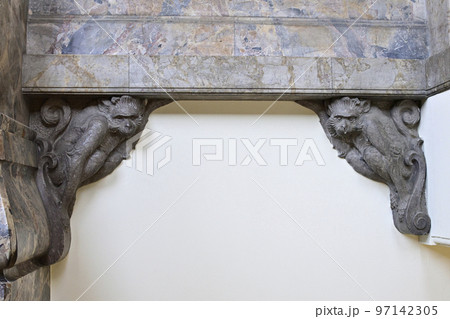 築地本願寺　本堂（本館）伊東忠太の幻獣彫刻 97142305