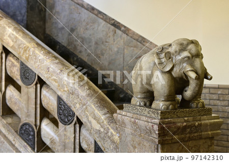 築地本願寺　本堂（本館）伊東忠太の幻獣彫刻 97142310