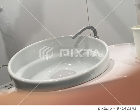 歯科医院のうがいの水が出るユニット 97142343