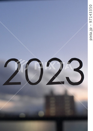 【背景素材】街の眺めと2023年の文字 【背景素材】街の眺めと2023年の文字 97143350