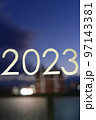 【背景素材】夜の眺めと2023年の文字 97143381