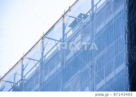 建築現場の落下防止柵 Fall prevention fence of the building 建築現場の落下防止柵 Fall prevention fence of the building 97143405