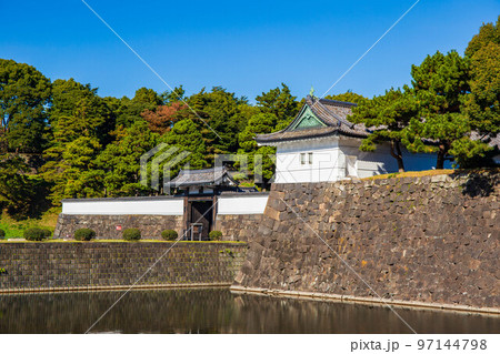 秋の東京 皇居外苑 桜田門(高麗門) 秋の東京 皇居外苑 桜田門(高麗門) 97144798