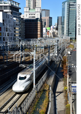 新橋・浜松町間を走行する東海道新幹線 新橋・浜松町間を走行する東海道新幹線 97145562