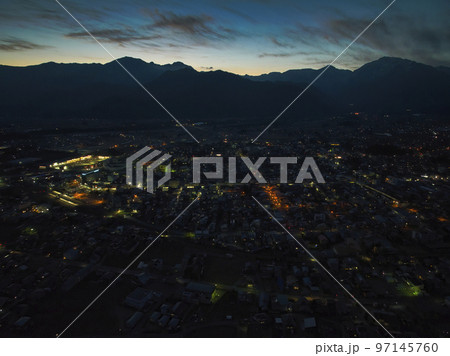 美しい北アルプスのシルエットと大町市の夜景　長野県大町市（ドローンによる空撮） 97145760
