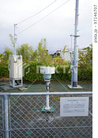 曇り空と雨量風速気温等を観測して天気予報のデータを取るアメダスの設備|12月撮影 曇り空と雨量風速気温等を観測して天気予報のデータを取るアメダスの設備|12月撮影 97146707