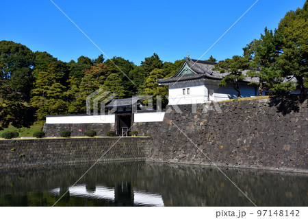 旧江戸城の桜田門 97148142