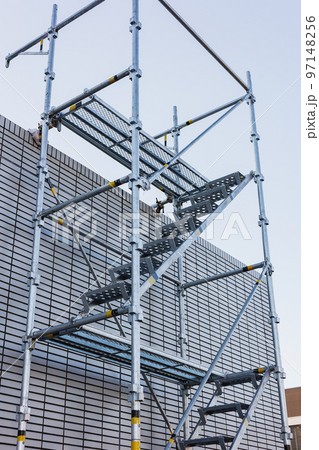 工事現場の足場 工事現場の足場 97148256