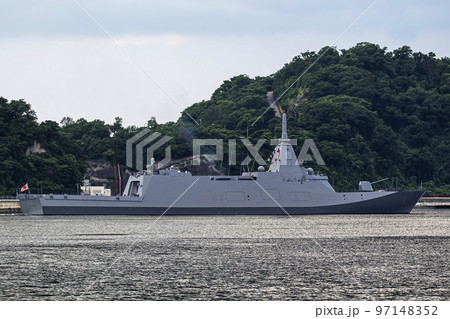 海上自衛隊横須賀基地に停泊するステルスイージス護衛艦もがみ 海上自衛隊横須賀基地に停泊するステルスイージス護衛艦もがみ 97148352
