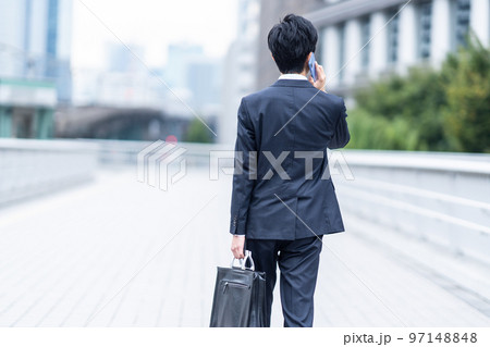 営業マンの後ろ姿 97148848