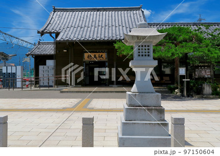 信州・穂高駅・日本アルプスの玄関口、大糸線の風情ある駅舎の眺め・長野県安曇野市(1) 信州・穂高駅・日本アルプスの玄関口、大糸線の風情ある駅舎の眺め・長野県安曇野市(1) 97150604