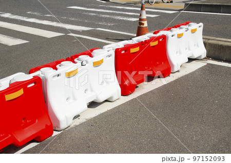 道路用防護柵(ポリエチレン製緩衝バリア) 97152093