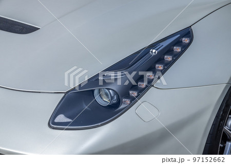 古い自動車のヘッドライト　Headlight of the old car 97152662