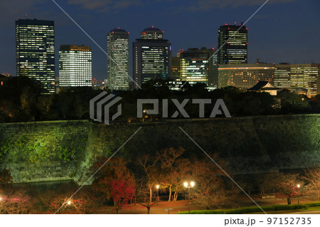 【大阪府】大阪ビジネスパークと大阪城公園の夜景 97152735