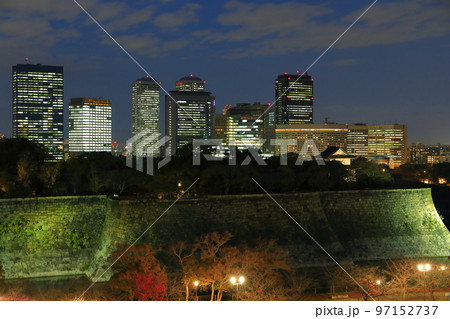 【大阪府】大阪ビジネスパークと大阪城公園の夜景 97152737