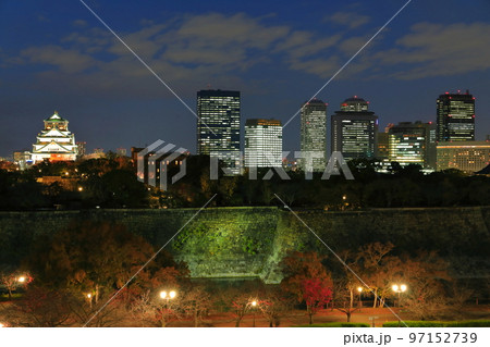 【大阪府】大阪城と大阪ビジネスパークの夜景 97152739