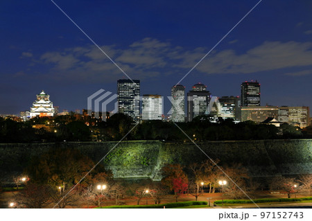 【大阪府】大阪城と大阪ビジネスパークの夜景 97152743