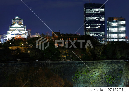 【大阪府】大阪城と大阪ビジネスパークの夜景 【大阪府】大阪城と大阪ビジネスパークの夜景 97152754