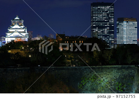 【大阪府】大阪城と大阪ビジネスパークの夜景 97152755