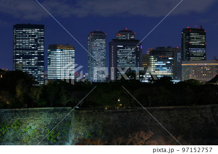【大阪府】大阪ビジネスパークと大阪城公園の夜景 97152757