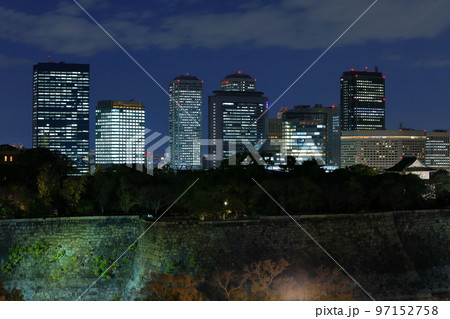 【大阪府】大阪ビジネスパークと大阪城公園の夜景 97152758