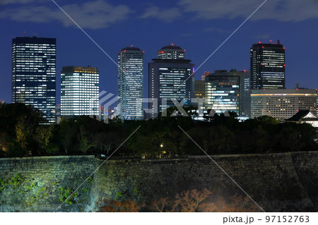 【大阪府】大阪ビジネスパークと大阪城公園の夜景 97152763