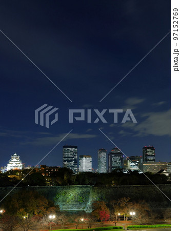 【大阪府】大阪城と大阪ビジネスパークの夜景 【大阪府】大阪城と大阪ビジネスパークの夜景 97152769