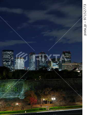 【大阪府】大阪ビジネスパークと大阪城公園の夜景 【大阪府】大阪ビジネスパークと大阪城公園の夜景 97152773