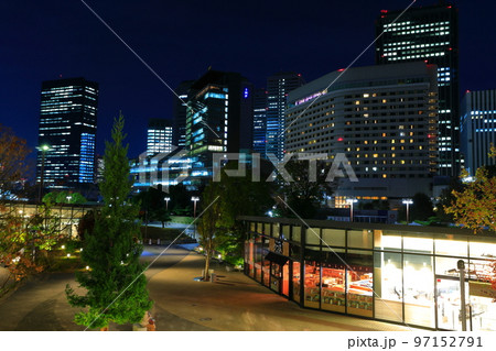 【大阪府】大阪ビジネスパークとキャッスルガーデン大阪の夜景 【大阪府】大阪ビジネスパークとキャッスルガーデン大阪の夜景 97152791