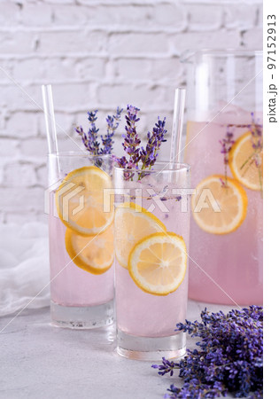 Lavender summer cocktail 97152913