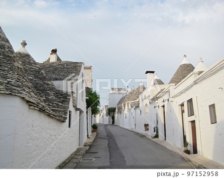 アルベロベッロのトゥルッリ　イタリアにて 97152958