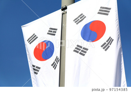 沿道に掲揚された国旗（韓国） 97154385