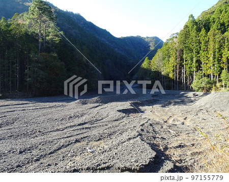 奈良県南部十津川村の地滑りあと 奈良県南部十津川村の地滑りあと 97155779