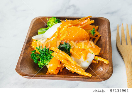 みかんとイカとブロッコリーのサラダ 97155962