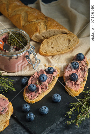 sandwiches with pate and blueberries 97156960
