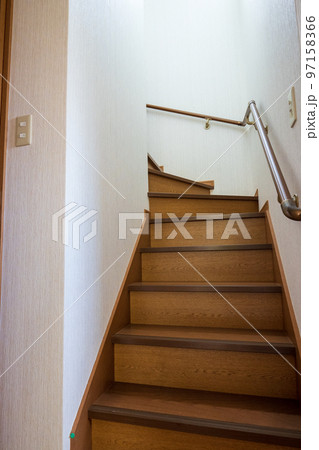 中古住宅の階段 中古住宅の階段 97158366
