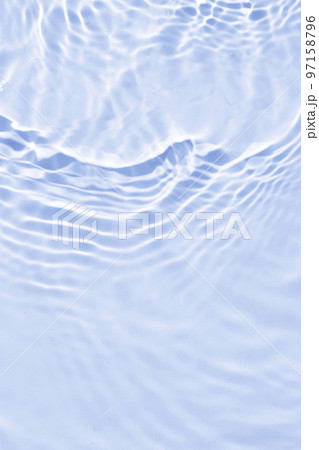 夏の海のような波紋が出ている水面 夏の海のような波紋が出ている水面 97158796